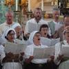 Der Projektchor hatte extra zum historischen Fest in Markt Wald die „Missa festiva“ von Christopher Tambling einstudiert. Gemeinsam mit dem Duo „Saitenspuren“ präsentierten die Sänger das Werk in der Kirche. 	