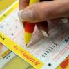 Ein Lottoschein aus Bayern ist 2,1 Millionen Euro wert. Doch auch nach Wochen hat sich noch kein Gewinner gemeldet.