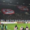 Wenn der FC Augsburg auf Leipzig trifft, nutzt dies die aktive Fanszene zum Protest. In Heimspielen transportiert sie plakativ Botschaften, Auswärtsspiele werden boykottiert.