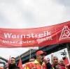 Die IG Metall hat im Tarifkonflikt der Metall und Elektroindustrie am Mittwoch in zehn bayerischen Betrieben zu 24-Stunden-Warnstreiks aufgerufen. 