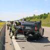 Dieser Fiat ist an das Heck eines Sattelzuges gestoßen und hat   sich auf der A 8 zwischen Günzburg und Leipheim überschlagen. Am Steuer saß eine 30 Jahre alte, hochschwangere Frau, die dabei schwer verletzt worden ist und mit dem Rettungshubschrauber in eine umliegende Klinik geflogen wurde.