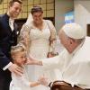 Nathalie und Michael Jaworski mit Töchterchen Sophia erhielten den Segen von Papst Franziskus. 