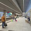 So soll es ab 2022 unter dem Augsburger Hauptbahnhof aussehen. Hell und freundlich soll die Straßenbahnhaltestelle werden.