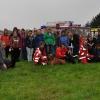 Beim diesjährigen Feuerwehrfrauentag in Deisenhausen gab es viele theoretische und praktische Informationen über die Rettungshundestaffel des Deutschen Roten Kreuzes, BRK-Staffel Günzburg. Unser Bild zeigt die gelehrigen Vierbeiner mit ihren Hundeführern nach Ende ihrer Vorführungen. 