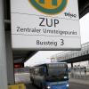 Am Zentralen Umsteigepunkt (ZUP) am Neu-Ulmer Bahnhof haben sich junge Menschen trotz Allgemeinverfügung ohne „triftigen Grund“ getroffen.  	