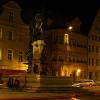 Die Maximilianstraße bei Nacht. 