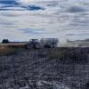 Bei Erntearbeiten nahe Nordholz ist eine Großballenpresse in Brand geraten.