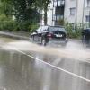 Nach dem Unwetter vom Samstag war unter anderem die Freisinger Straße in Aichach leicht überflutet.