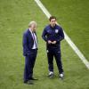 Trainer Roy Hodgson (l) und Assistent Gary Neville traten zurück. Dennoch wäre Neville ein Kandidat als England-Coach.