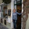 Maristella Zenari hat einen kleinen Weinhandel im Augsburger Hunoldsgraben, 