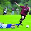 Lieferte auf der linken Seite gegen Hiltenfingen ein ganz starkes Spiel ab und kurbelte immer wieder das Offensivspiel des TSV Friedberg an: Michael Holzberger (rechts). Fotos (2): Peter Kleist