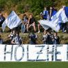 Am Donnerstag noch in Röfingen (Bild), dürfen die Fans des SV Holzheim am Sonntag ihre blauen und weißen Fahnen im Gundelfinger Schwabenstadion ausrollen. Ab 16 Uhr ist dort die SSV Dillingen der Derby-Kontrahent im Kampf um den Kreisliga-Aufstieg.