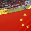 Fußball ist in China eine beliebte Sportart: Das Land will sich in der rangliste der Fifa verbessern – und investiert deshalb kräftig in die Nachwuchsförderung. Dazu gehört auch, Mannschaften aus Europa einzuladen. 