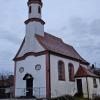 Der Zugang zur Kirche in Asbach wird barrierefrei. Der Gemeinderat Laugna bezuschusst das Projekt mit 2800 Euro. 