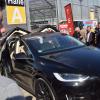 Auf der Automobilausstellung in Frankfurt war er nicht zu sehen, aber in Gundelfingen zieht er Publikum an: das Model X von Tesla. Bereits der erste Tag der Get war am Freitag gut besucht. 