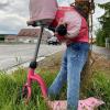 Anwohner in der Ortsdurchfahrt in Wörnitzstein haben täuschend echt wirkende Kinder-Puppen am Straßenrand platziert, um Verkehrsteilnehmer zu bremsen.