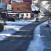 Viele Autofahrer sind  in der Straße Am Schlossberg in Fünfstetten zu schnell unterwegs. Deshalb will die Gemeinde nun reagieren.