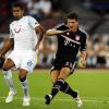 Mario Gomez (re.) erzielt das 1:0 für den FC Bayern, der Züricher Heinz Barmettler kommt zu spät.