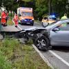 Ein mit zwei Personen besetzter Opel ist am Montagmorgen auf der MN 10 bei Wiedergeltingen gegen ein Brückengeländer gefahren. 