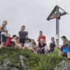 Der SV Wattenweiler klettert nicht nur auf dem Sportplatz nach oben: Um während der Corona-Zwangspause ein bisschen aktiv zu bleiben und die Gemeinschaft zu pflegen, wanderten die Fußballerinnen zum Imberger Horn. 	