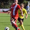 Wenig Konstruktives in der Offensive brachte der FC Donauwörth – am Ball Dennis Seifert – gegen den FC Lauingen zustande.  
