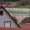 Die Deutsche Bahn hat im Bereich des Monheimer Stadtteils Weilheim eine Lärmschutzwand auf der östlichen Seite der Strecke Donauwörth - Treuchtlingen gebaut.
