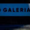 Der Schriftzug «Galeria» ist im Schatten vor der Konzernzentrale des Warenhauskonzerns Galeria Karstadt Kaufhof zu sehen.