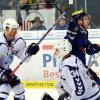 Einmal kräftig Durchpusten: Thomas Greilinger (rechts) stellte beim 5:4-Sieg des ERC Ingolstadt gegen die Hamburg Freezers einen neuen Vereinsrekord auf. 