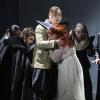 Rigoletto (Dae-Hee Shin) will seine Tochter Gilda (Maryna Zubko) beschützen, ganz besonders vor den Avancen des lüsternen Herzogs von Mantua.