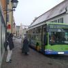 Die Busse sollen vom Aichacher Stadtplatz verbannt werden. 