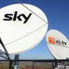 Durch die Satellitenschüssel auch optisch vereint auf dem Dach des Augsburger Medienzentrums. Das technische Dienstleistungsunternehmen rt1.tv und Sky mit seinem neuen Sportsender. 