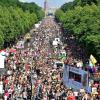 Tausende Menschen beteiligten sich an der Parade zum Christopher Street Day in Berlin. Später musste die Party abgebrochen werden.