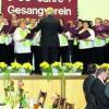 Der Gesangverein Steinheim feierte 90-jähriges Bestehen. Im Bild der Gemeinschaftschor. Fotos: Neureither