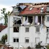 Der Tornado, der vor etwa einem Jahr durch Stettenhofen zog, hinterließ in vielen Hauswänden riesige Löcher. 