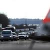 Bei der Ausfahrt Augsburg-West sind am Donnerstagnachmittag drei Autos ineinander gefahren. Zwei Personen wurden leicht verletzt.