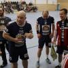 Trainer Andreas Seitz (Mitte) motiviert die Wertinger Handball-Männer. Er muss jetzt ohne Julian Hofbaur auskommen. 	 	