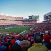 Fans verfolgen im Levi's Stadium die erste Halbzeit eines Spiels zwischen den San Francisco 49ers und den Dallas Cowboys.
