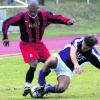 Am 21. März standen sich der TSV Wemding (rechts Salvatore di Dandia) und der FC Donauwörth 08 (Winter-Neuzugang Edemir Rodrigues de Souza) letztmals gegenüber. Damals trennte man sich 2:2. Foto: jais