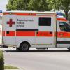 Eine Mann musste nach einem Betriebsunfall in Lauingen ins Krankenhaus gebracht werden.