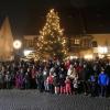 Zahlreiche Menschen genossen den Adventszauber in Kirchheim mit den Ausstellungen, dem Theater und natürlich dem Einzug des Nikolaus und seiner Engelsschar.