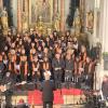 Das Highlight des Schmiechener Weihnachtsmarktes ist das Konzert des Gospelchors Enjoy in der Kirche St. Johannes.