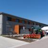 Das Forst-Agrar-Zentrum in Ebermergen ist komplett aus Holz und steht damit sinnbildlich für neue Wege und ein ökologisches Bauen angesichts von  Energie- und Klimakrise. Das Gebäude wurde am Wochenende eingeweiht. 