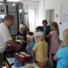 Vergangenes Jahr besuchten die Kinder der Türkheimer Ferienbetreuung mit den Betreuerinnen Sabine Köster und Lydia Senner das Rote Kreuz. 
