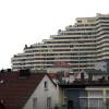 Das Donaucenter mit etwa 300 Eigentumswohnungen ist in den 1970er Jahren errichtet worden. Damals galt der 17 Stockwerke hohe „Koloss von Neu-Ulm“ als Wahrzeichen einer selbstbewussten Stadt.