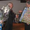 Bürgermeister Franz Schindele hatte für die Wirtsleute Angelika Herzner und Franz Hentschl zum Einstand ein Bild und Blumen mitgebracht.
