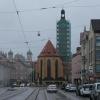 Von Weitem ist erkennbar, dass am Kirchturm von St. Jakob derzeit Handwerker tätig sind. Seit Jahren sind an der evangelischen Kirche in der Jakobervorstadt Sanierungsarbeiten im Gange. Unter anderem sind die vier Lädchen im Erdgeschoss instandgesetzt worden. 	
