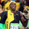 Goldener Blitz: Sprinter Usain Bolt hält in Rio seine goldenen Laufschuhe in die Höhe. Der Jamaikaner siegte in 9,81 Sekunden erneut über 100 Meter und verwies seinen US-amerikanischen Dauerrivalen Justin Gatlin auf den zweiten Platz.