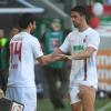 „Wir brauchen Männer auf dem Platz.“Nach 37 Minuten verließ Rani Khedira (rechts, Jan Moravek links)) das Feld. Der Mittelfeldspieler plagt sich seit Tagen mit einer Adduktorenverletzung, lief gegen Stuttgart aber auf.  	