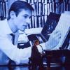 Das ZDF feierte Udo Jürgens zum 80. Ende September dieses Jahres mit einer Jubiläumsgala. Dabei saß der Schlagersänger am Klavier - beobachtet von sich selbst: von einem Foto aus Jungen Jahren. 