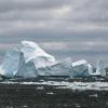 Ein Eisberg, wie dieser im Südpolarmeer, gefährdet eine britische Forschungsstation.